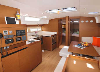 Rent a sailboat in Nikiti - Sun Odyssey 490