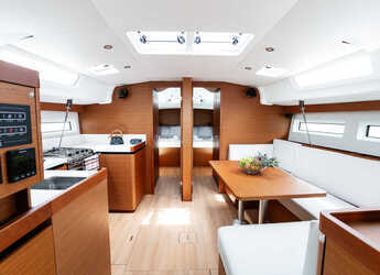 Rent a sailboat in Nikiti - Sun Odyssey 490