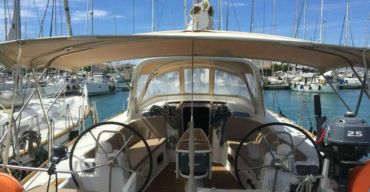 Rent a sailboat in Marina Eleusis - Oceanis 50 Family