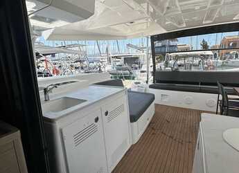 Rent a catamaran in Lefkas Marina - Lagoon 46