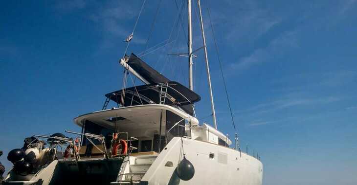 Rent a catamaran in Paros Marina - Lagoon 450  Flybridge