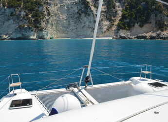 Rent a catamaran in Lavrion Marina - Lagoon 42