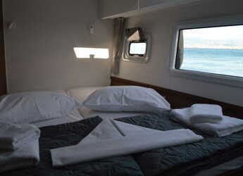 Rent a catamaran in Lavrion Marina - Lagoon 42