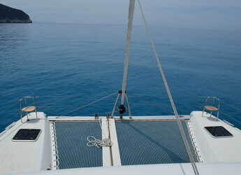 Rent a catamaran in Lavrion Marina - Lagoon 42