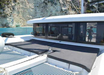 Rent a catamaran in Lavrion Marina - Lagoon 42