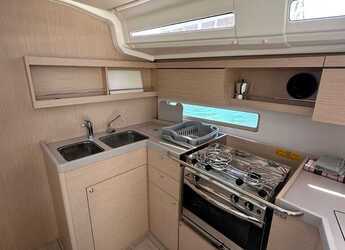 Rent a sailboat in Lefkas Marina - Oceanis 40.1