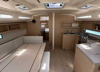 Rent a sailboat in Lefkas Marina - Oceanis 40.1