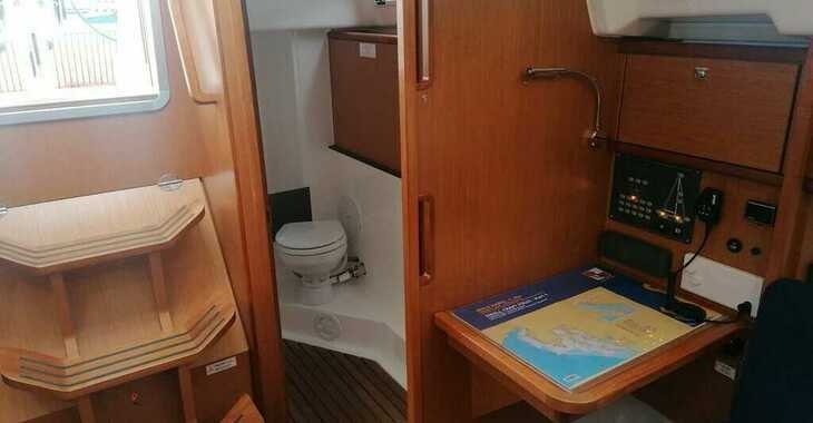 Rent a sailboat in Veruda - Bavaria Cruiser 34 - 2 cab.