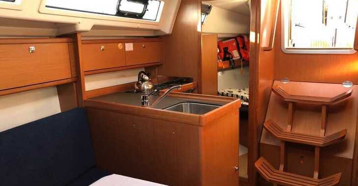 Rent a sailboat in Veruda - Bavaria Cruiser 34 - 2 cab.