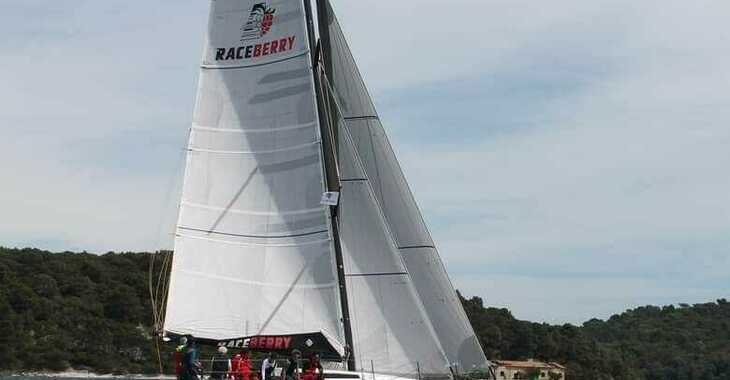 Rent a sailboat in Veruda - Pogo 12.50