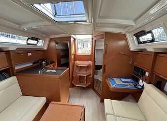 Rent a sailboat in Veruda - Bavaria Cruiser 34 - 2 cab.