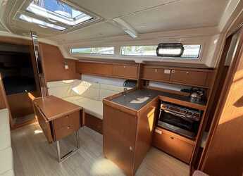 Rent a sailboat in Veruda - Bavaria Cruiser 34 - 2 cab.