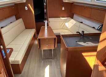 Rent a sailboat in Veruda - Bavaria Cruiser 34 - 2 cab.