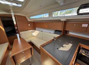 Rent a sailboat in Veruda - Bavaria Cruiser 34 - 2 cab.
