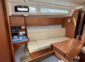 Rent a sailboat in Veruda - Bavaria Cruiser 34 - 2 cab.