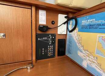 Rent a sailboat in Veruda - Bavaria Cruiser 34 - 2 cab.