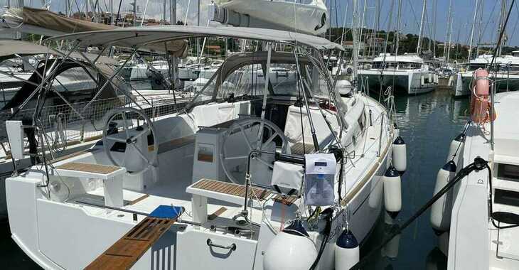 Rent a sailboat in Veruda Marina - Oceanis 38.1
