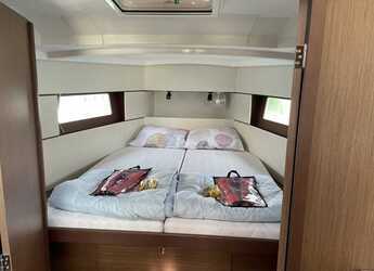 Rent a sailboat in Veruda - Oceanis 38.1