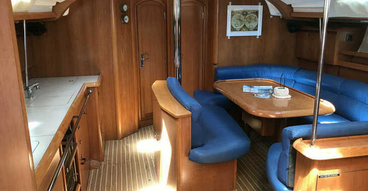 Chartern Sie segelboot in Yacht kikötő - Tribunj - Sun Odyssey 49