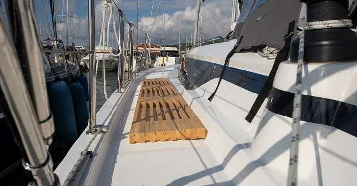 Chartern Sie segelboot in Yacht kikötő - Tribunj - Bavaria C38