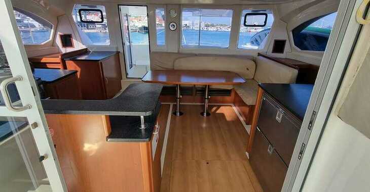 Rent a catamaran in Yacht kikötő - Tribunj - Leopard 44 - 4 + 2 cab.