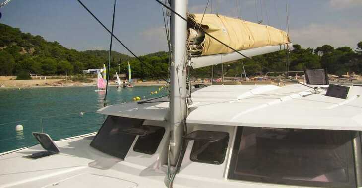 Rent a catamaran in Platja des Jondal - Fountain Pajot Helia 44