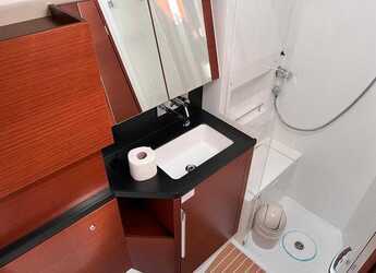 Rent a sailboat in Marina Baotić - Hanse 460