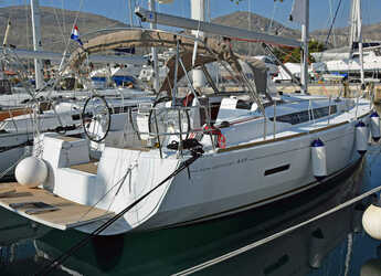 Rent a sailboat in Marina Baotić - Sun Odyssey 449