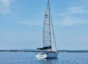 Rent a sailboat in Zadar Marina - Elan E4 - 2 cab.