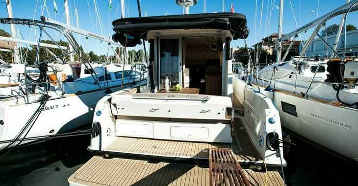 Rent a motorboat in Zadar Marina - Quicksilver 855 Weekend