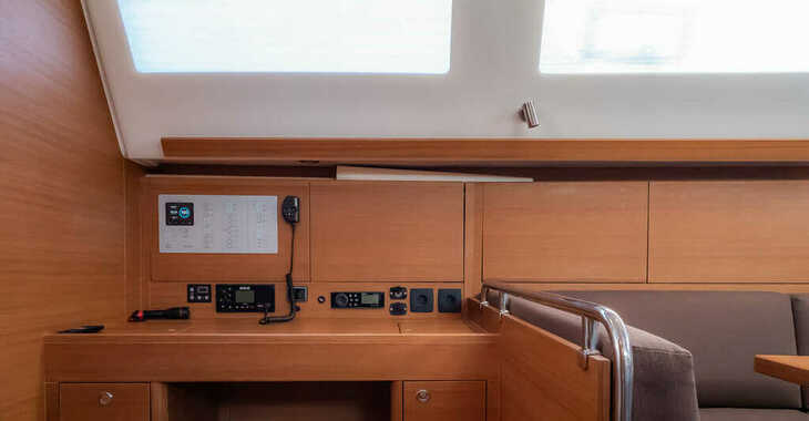 Chartern Sie segelboot in Marina Kornati - Elan Impression 45.1