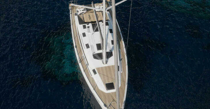 Rent a sailboat in Alimos Marina - Elan Impression 43 - 4 cab.