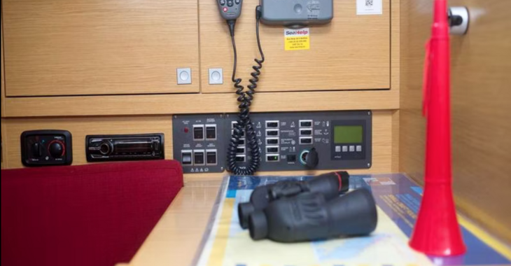 Chartern Sie segelboot in Marina Kornati - Elan 350 Performance - 3 cab.