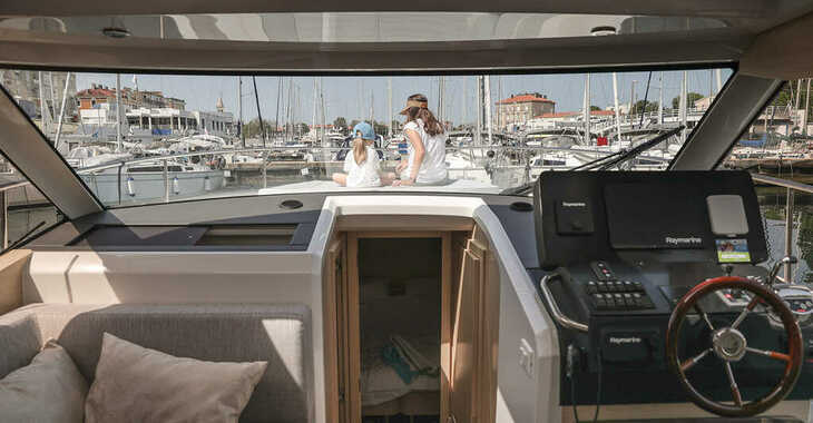 Rent a yacht in Kornati Marina - Greenline 39