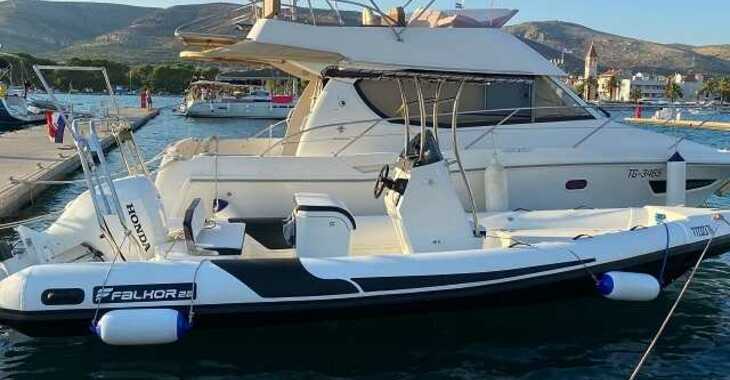 Chartern Sie schlauch-/beiboot in Trogir (ACI marina) - RIB Falkor 22