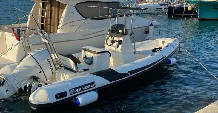 Louer dinghy à Trogir (ACI marina) - RIB Falkor 22