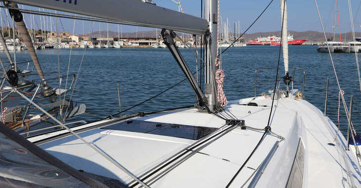 Chartern Sie segelboot in Lavrion Marina - Sun Odyssey 410 - 3 cab.