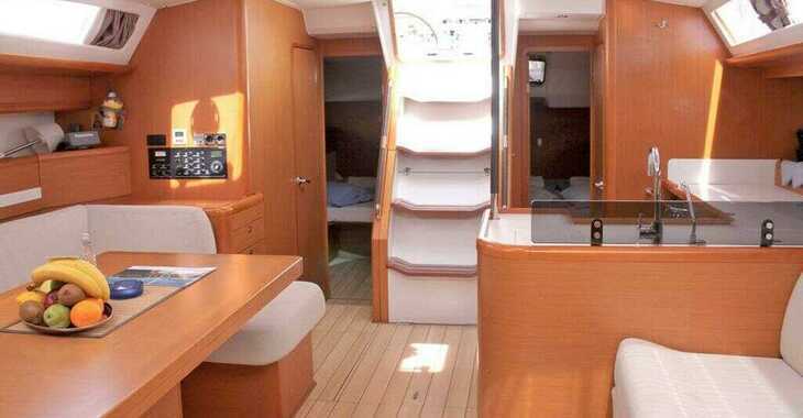 Chartern Sie segelboot in Lavrion Marina - Jeanneau 53 - 6 cab.