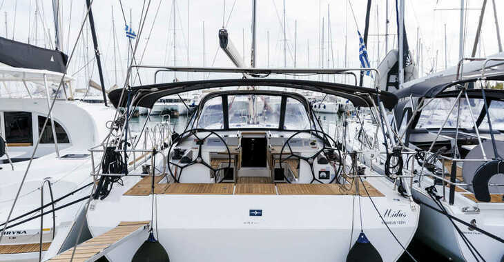 Rent a sailboat in Lefkas Marina - Bavaria C45 Style