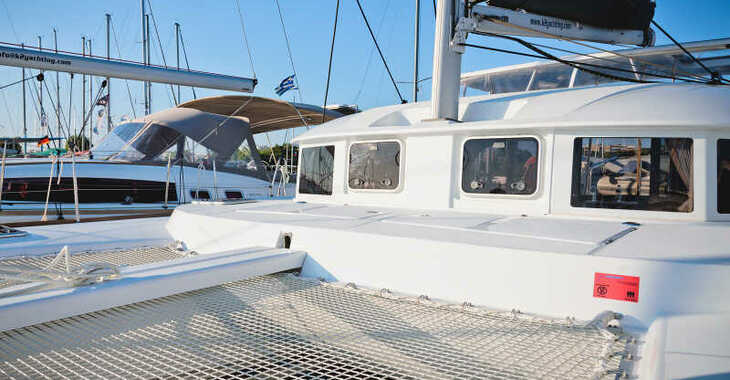 Rent a catamaran in Marina Paleros - Lagoon 380