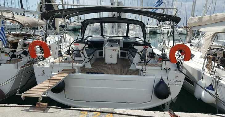 Rent a sailboat in Marina Tourlos - Oceanis 51.1