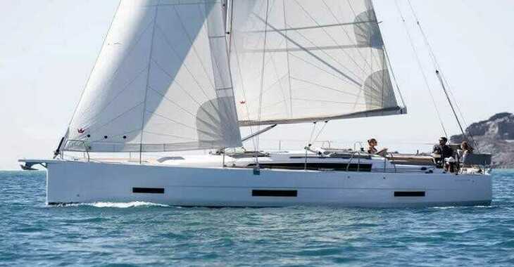 Rent a sailboat in Lefkas Marina - Dufour 390