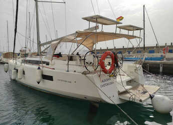 Chartern Sie segelboot in Marina del Sur. Puerto de Las Galletas - Sun Odyssey 440