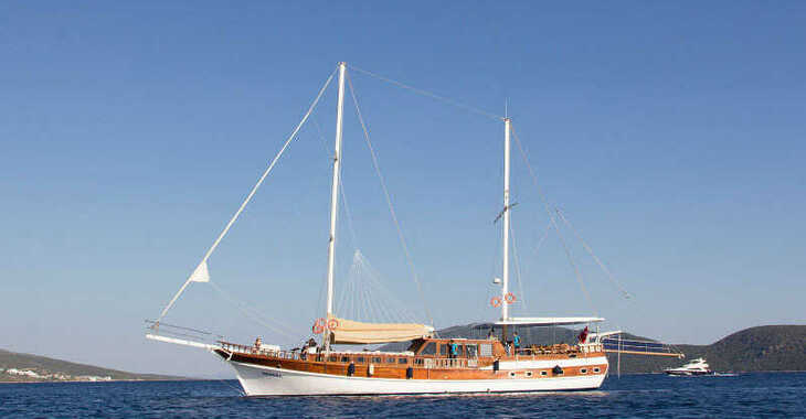 Rent a schooner in Port Zakinthos - Gulet Hemera