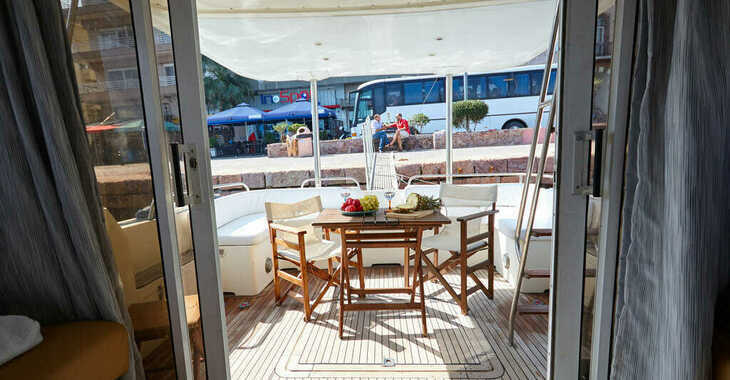 Chartern Sie motorboot in Mykonos Marina - Princess 45