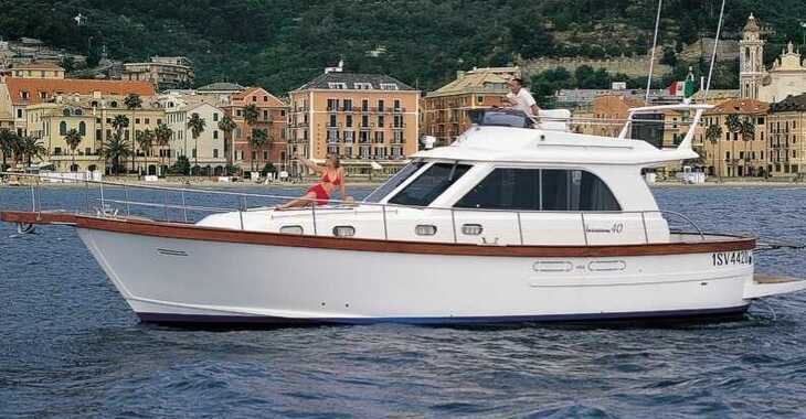 Rent a motorboat in Cagliari port (Karalis) - Sciallino 40