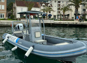 Louer bateau à moteur à Porto Montenegro - Highfield Patrol 660