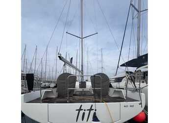 Alquilar velero en Lavrion Marina - First 44