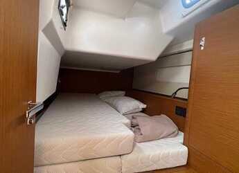 Alquilar velero en Lavrion Marina - First 44