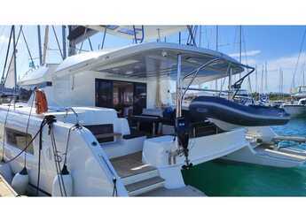Rent a catamaran in Lavrion Marina - Lagoon 51